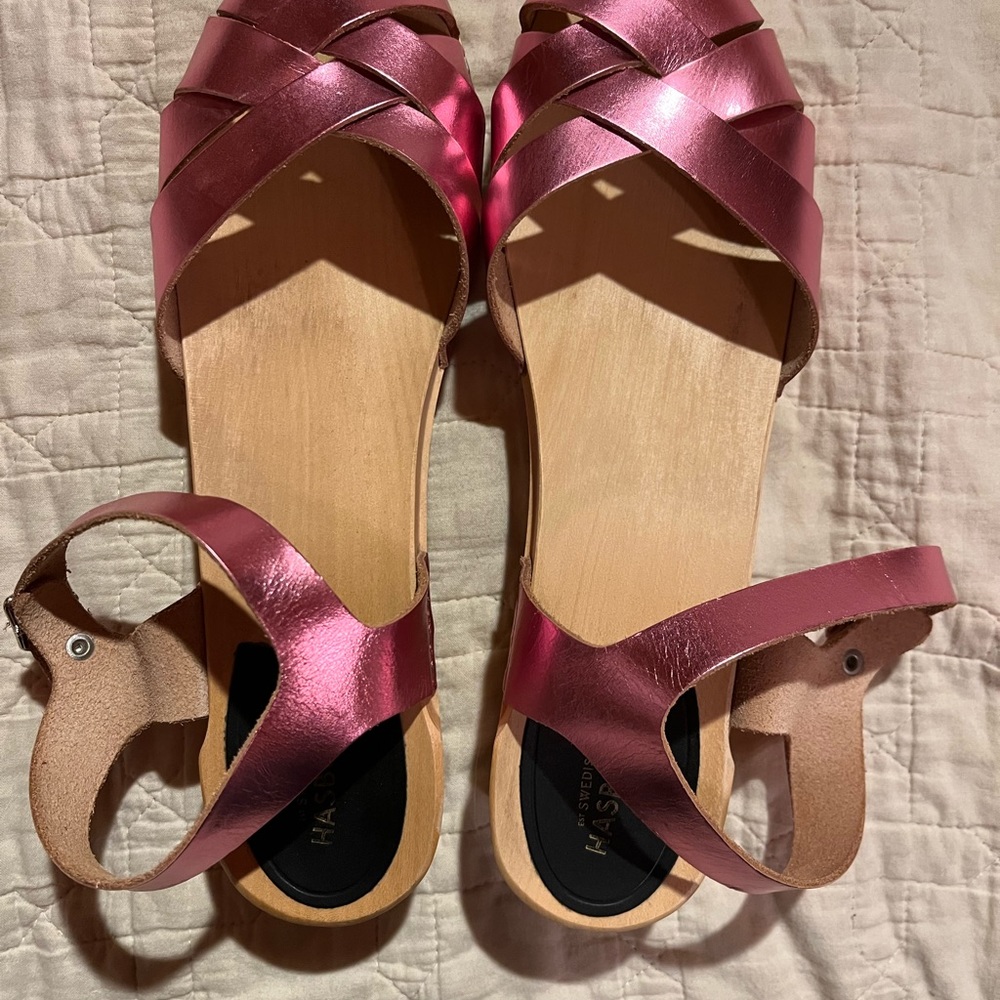 EUC Swedish Hasbeens Clogs - Size 41 - Metallic Pink